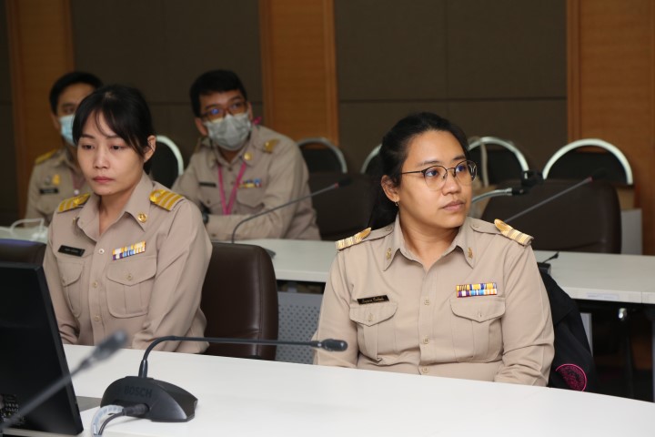 รองปลัด พม. เป็นปร�