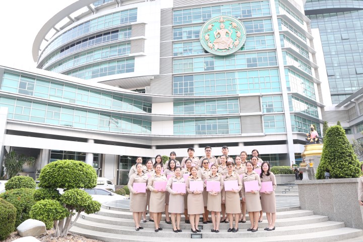 รองปลัด พม. เป็นปร�