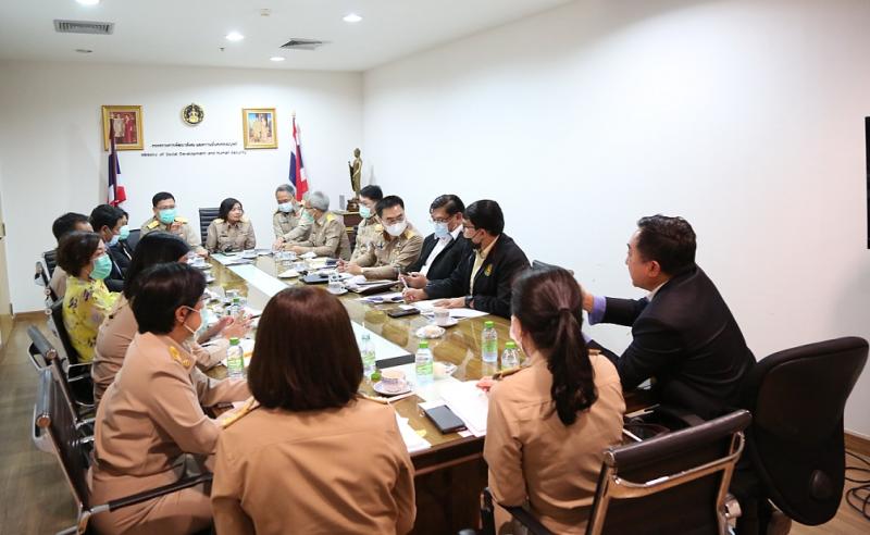 ปลัด พม. เป็นประธา�