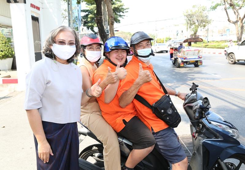 รองปลัด พม. ติดตาม�
