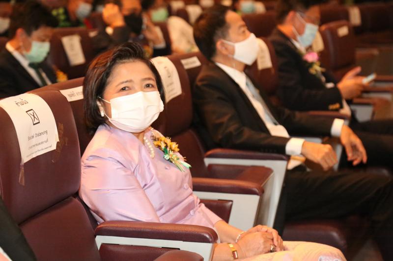 ปลัด พม. เข้ารับมอ�