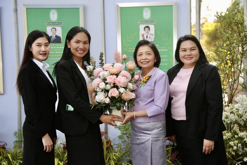 ปลัด พม. เข้ารับมอ�