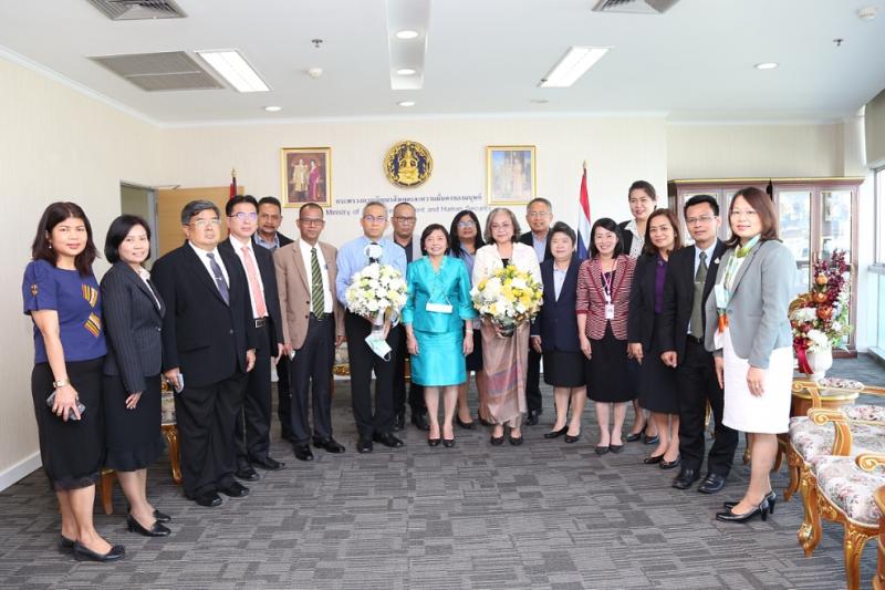 คณะผู้บริหาร เข้า�