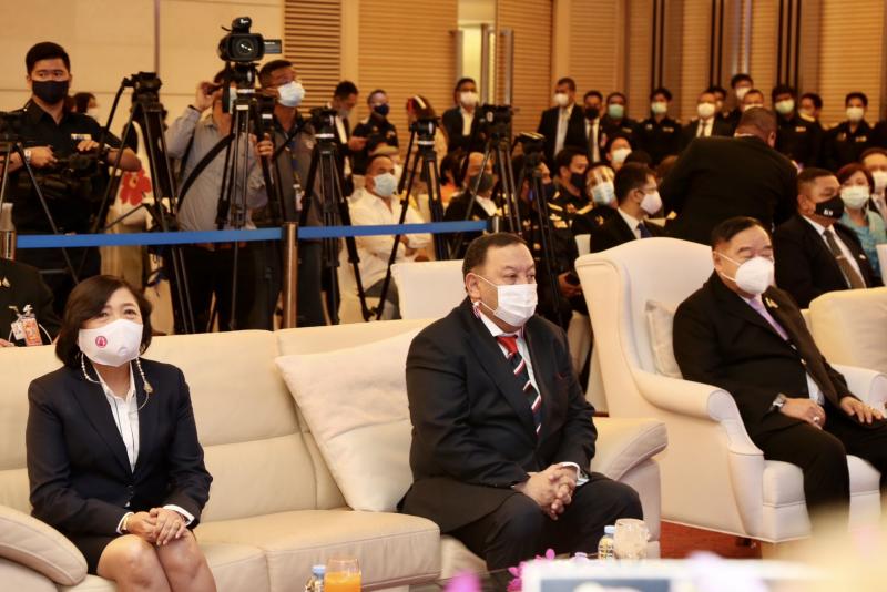 รองนายกรัฐมนตรี เ�