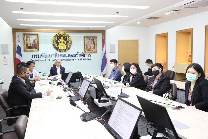 รองปลัด พม. เป็นปร�