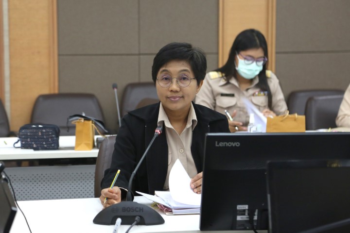 รองปลัด พม. เป็นปร�