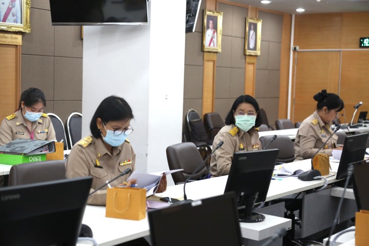 รองปลัด พม. เป็นปร�