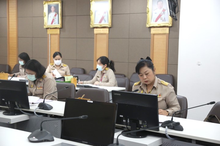 รองปลัด พม. เป็นปร�