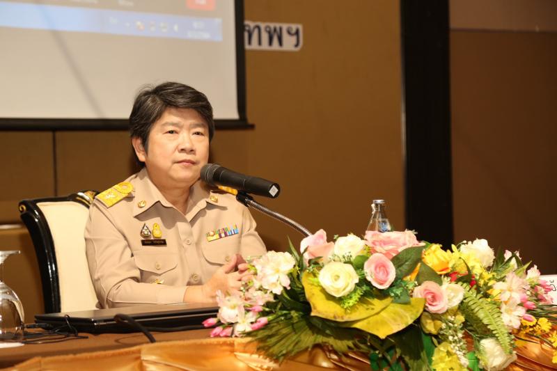 รองปลัด พม. เป็นปร�