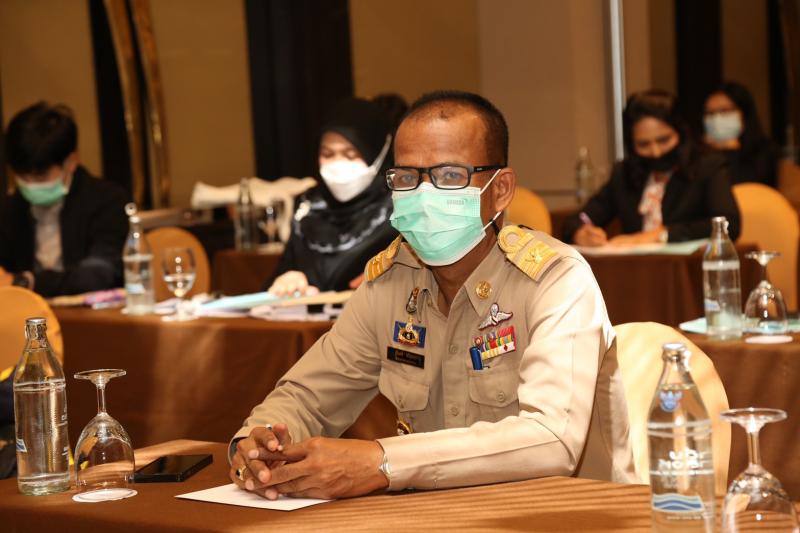 รองปลัด พม. เป็นปร�
