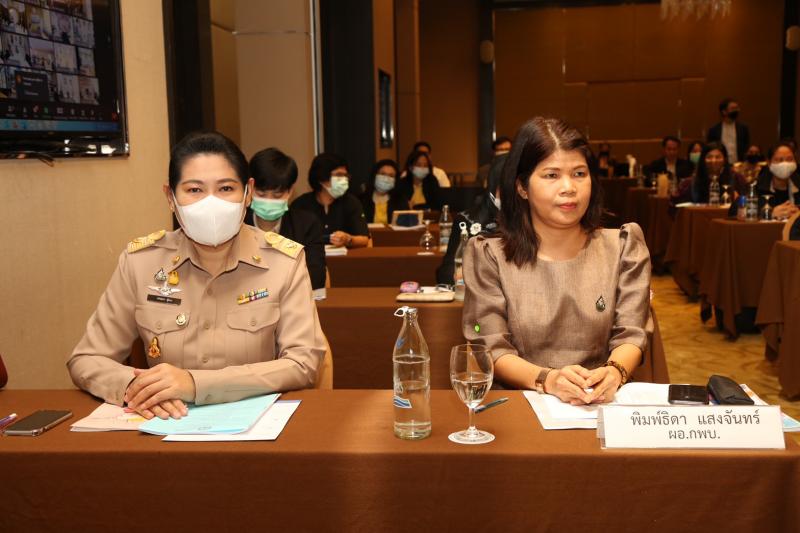 รองปลัด พม. เป็นปร�