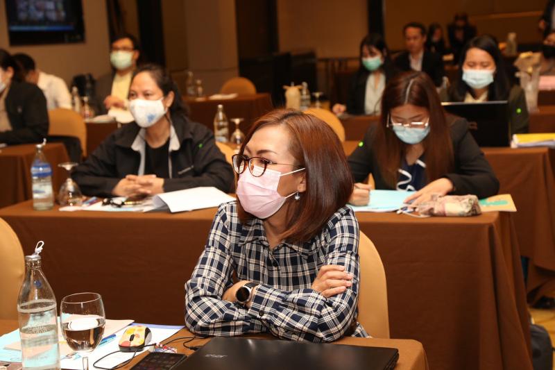 รองปลัด พม. เป็นปร�