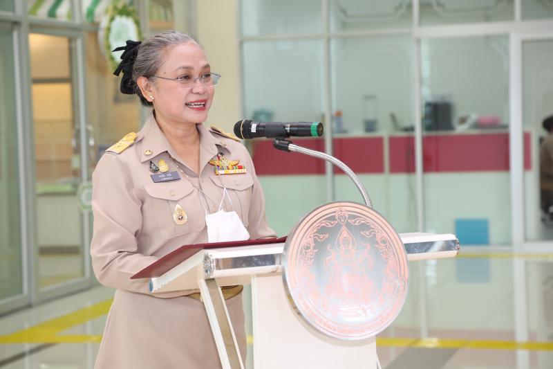 รองปลัด พม. เป็นปร�