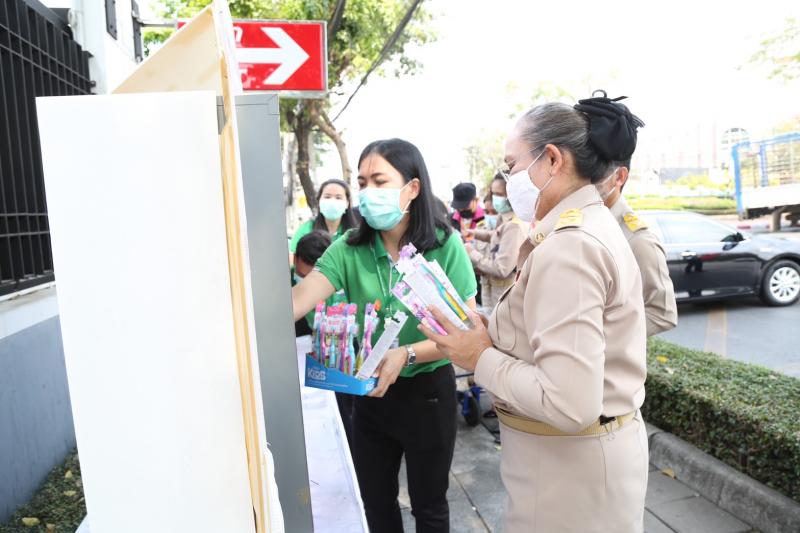 รองปลัด พม. เป็นปร�