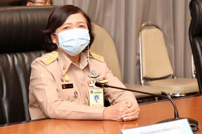 รมว. พม พร้อมด้วย ป�