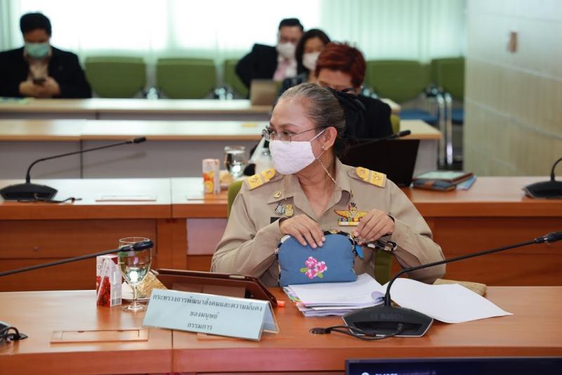 ปลัด พม. มอบหมาย รอ�