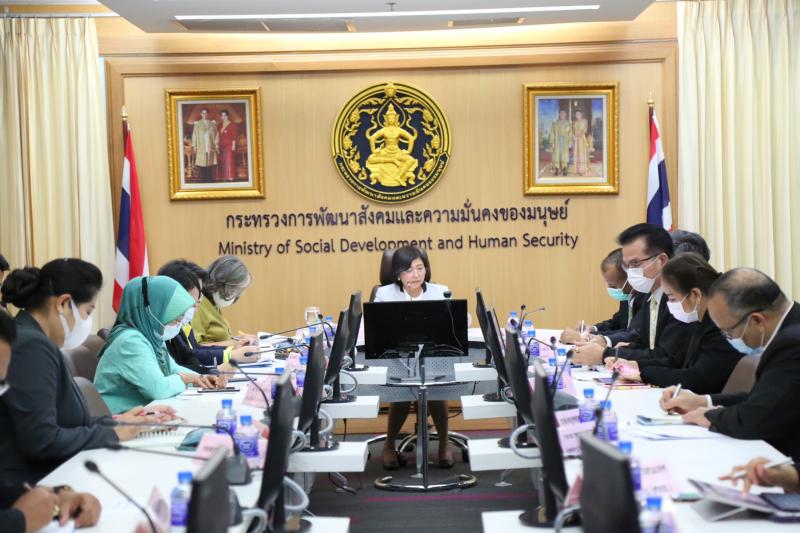 ปลัด พม. เป็นประธา�