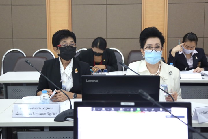 รองปลัด พม. เป็นปร�