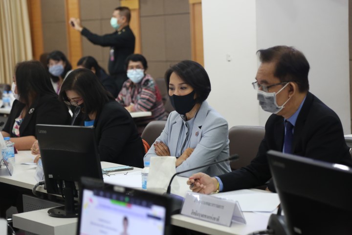 รองปลัด พม. เป็นปร�
