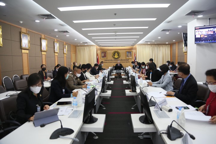 รองปลัด พม. เป็นปร�