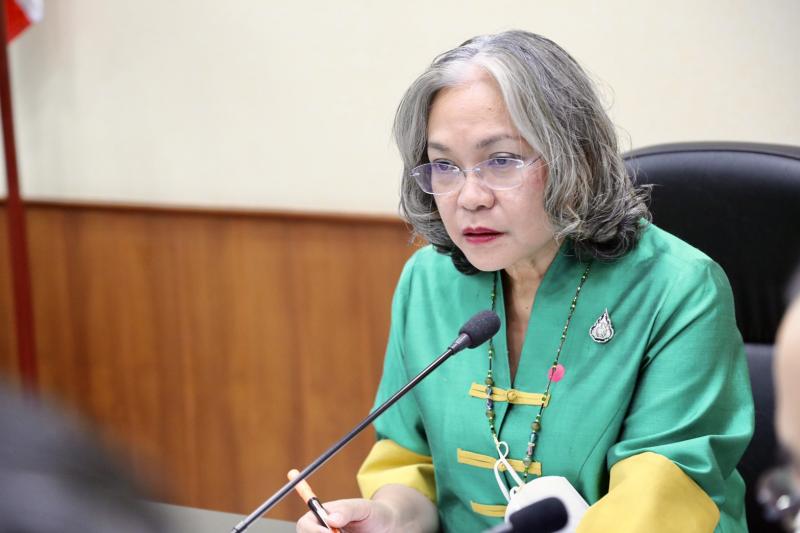 รองปลัด พม. เป็นปร�