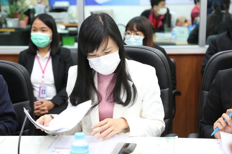 รองปลัด พม. เป็นปร�