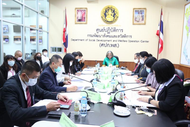 รองปลัด พม. เป็นปร�