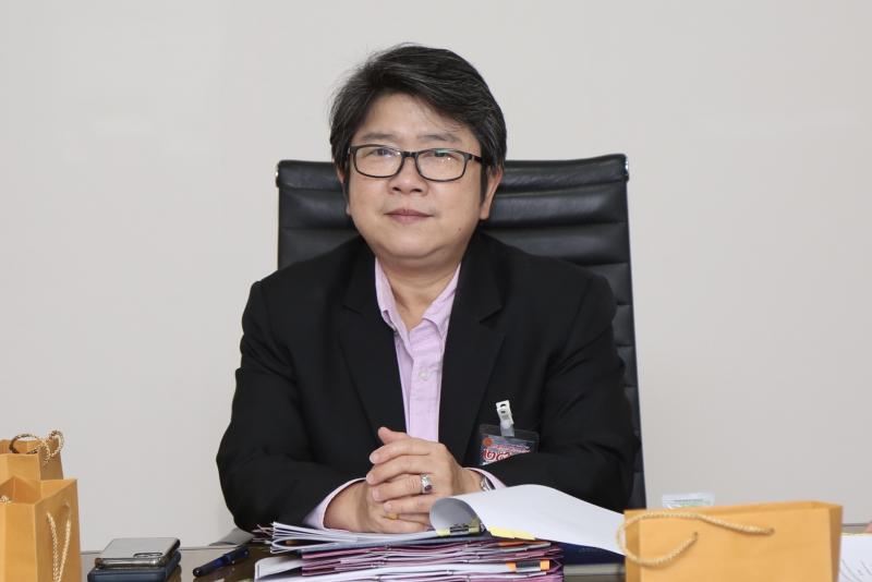รองปลัด พม. เป็นปร�