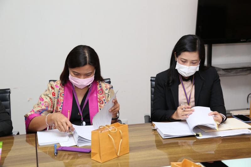 รองปลัด พม. เป็นปร�