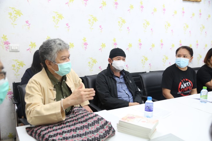รองปลัด พม. รับการ�