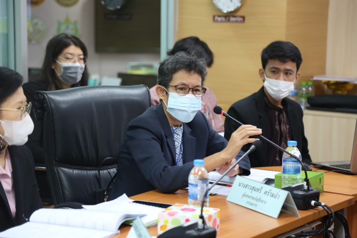 รองปลัด พม. เป็นปร�