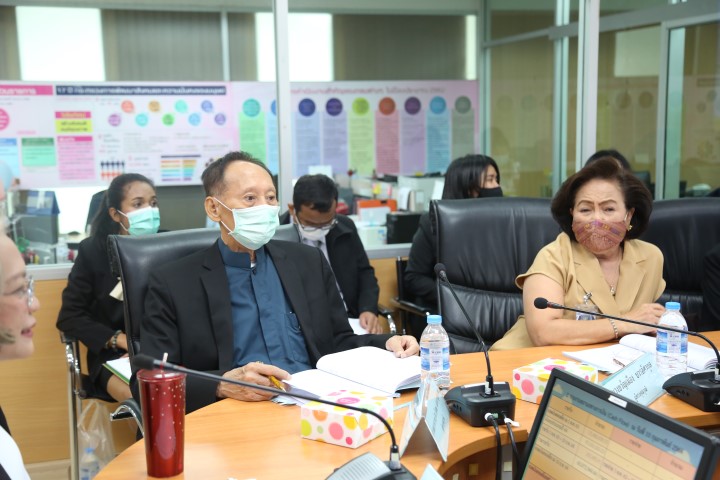 รองปลัด พม. เป็นปร�
