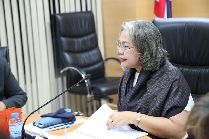 รองปลัด พม. เป็นปร�