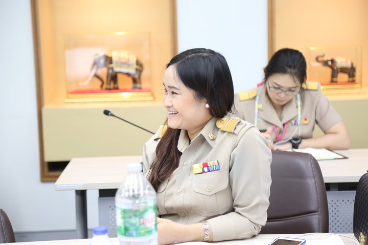 รองปลัด พม. เป็นปร�