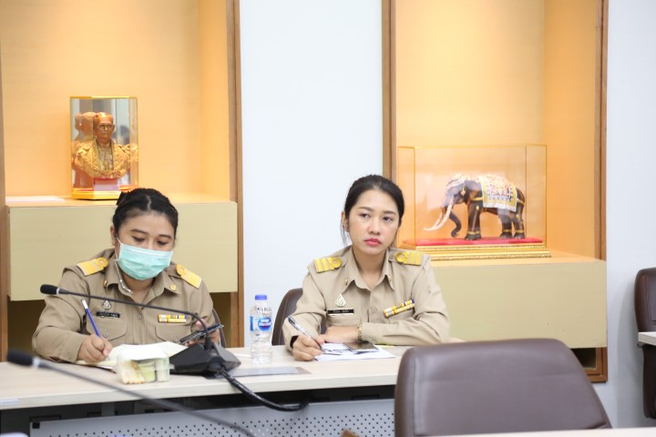 รองปลัด พม. เป็นปร�