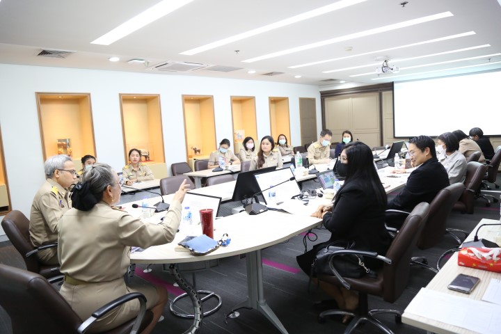 รองปลัด พม. เป็นปร�