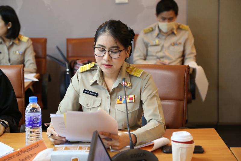 รองปลัด พม. เป็นปร�
