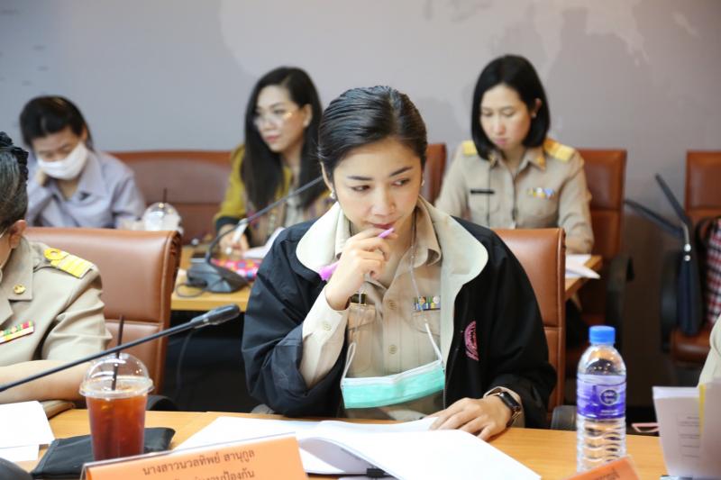 รองปลัด พม. เป็นปร�