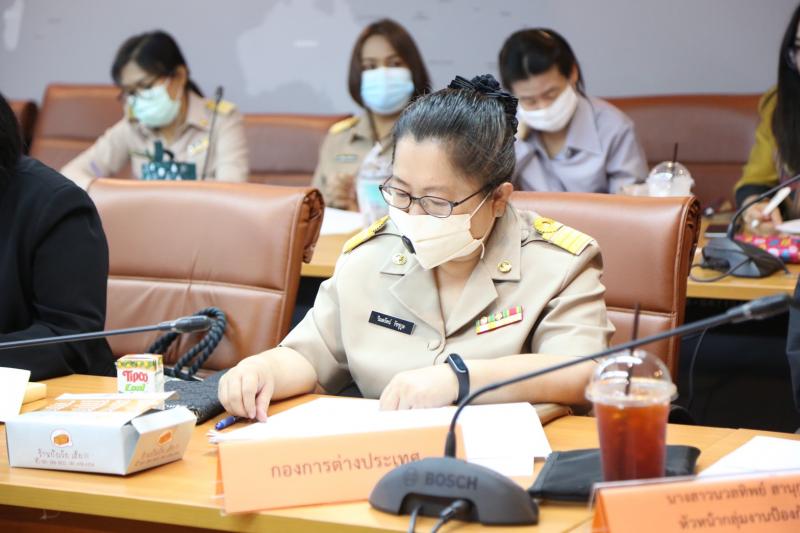 รองปลัด พม. เป็นปร�