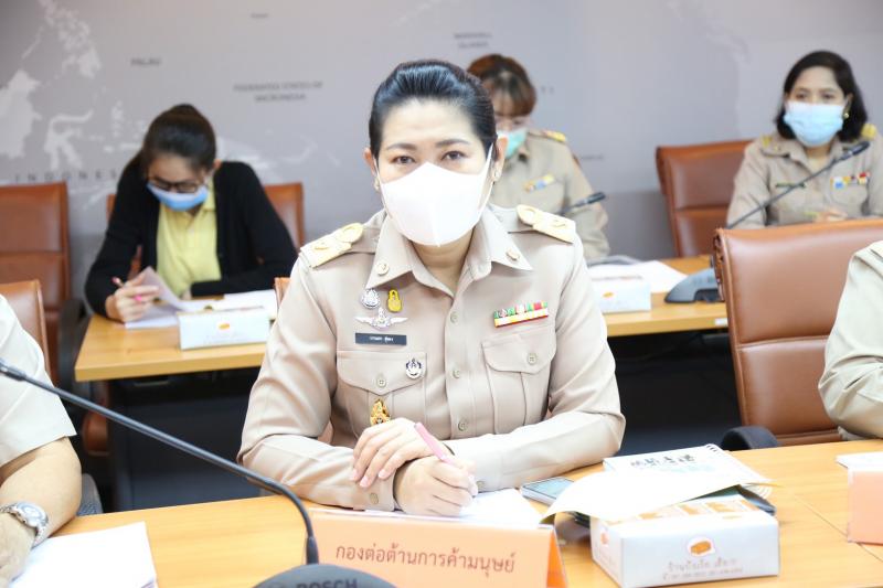 รองปลัด พม. เป็นปร�