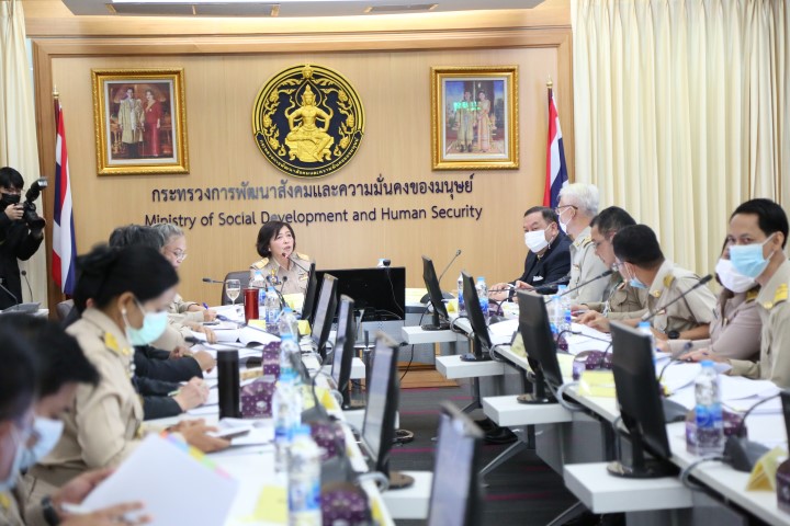 รมว.พม. เป็นที่ปรึ�