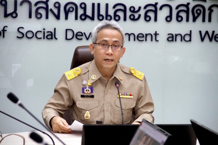รองปลัด พม. เป็นปร�