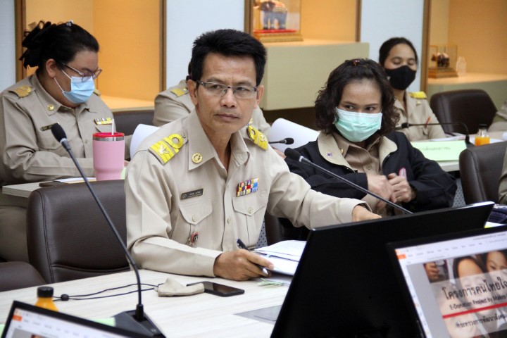 รองปลัด พม. เป็นปร�