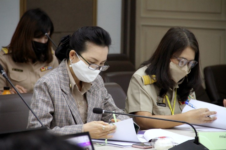 รองปลัด พม. เป็นปร�