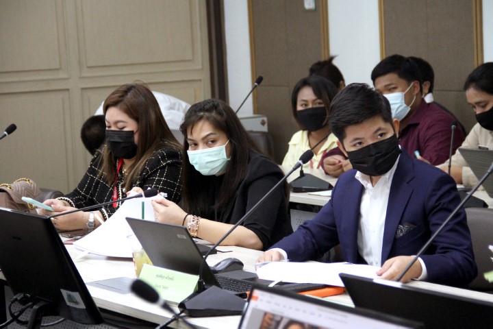 รองปลัด พม. เป็นปร�