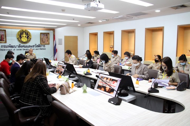 รองปลัด พม. เป็นปร�