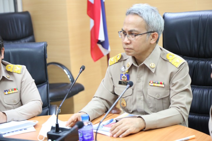 รองปลัด พม. เป็นปร�
