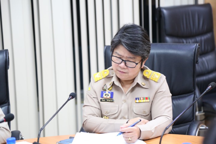 รองปลัด พม. เป็นปร�