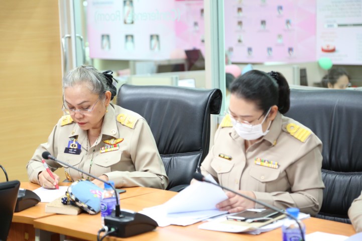 รองปลัด พม. เป็นปร�