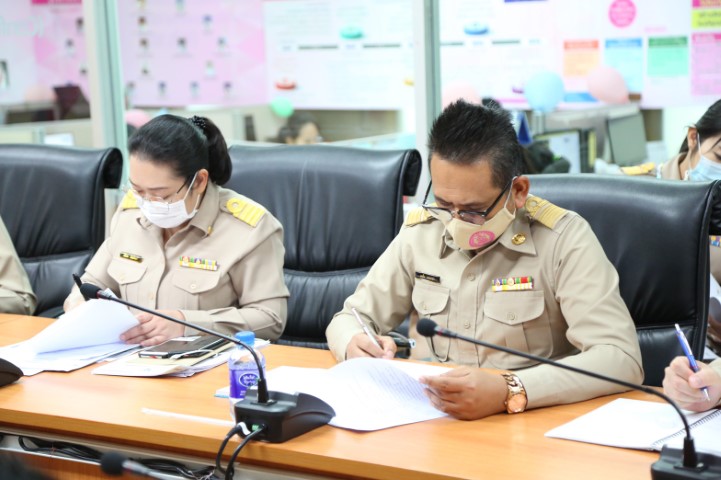 รองปลัด พม. เป็นปร�